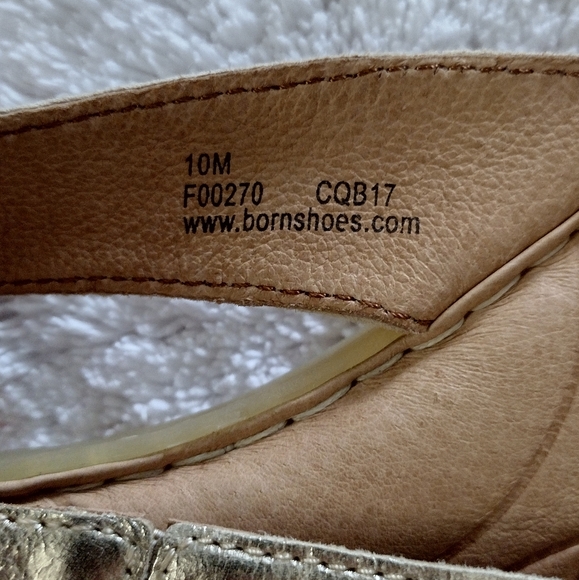 Born Metallic Gold Leather Flip Flop Sandals Size 10 - Picture 3 of 6